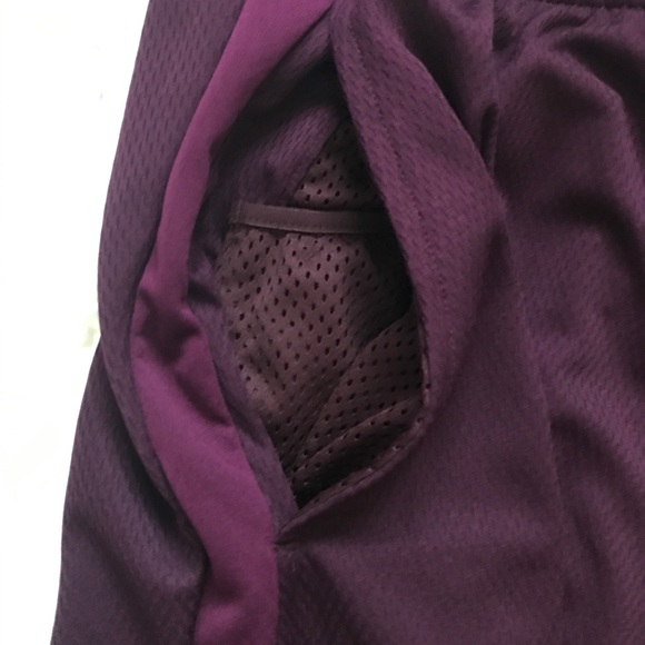Men’s Nike Shorts - Picture 2 of 3